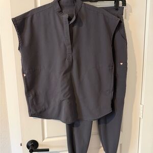 Figs Women's Scrub Set in Charcoal Gray